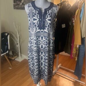 CHARTER CLUB NAVY AND WHITE SLEEVELESS DRESS V-NECK AND EMBROIDERED TRIM